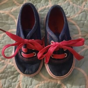 Vtg Kidgets blue denim sneakers w/Hot Pink laces.